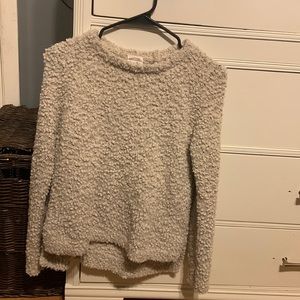 Creme sweater, good condition, barely been worn.